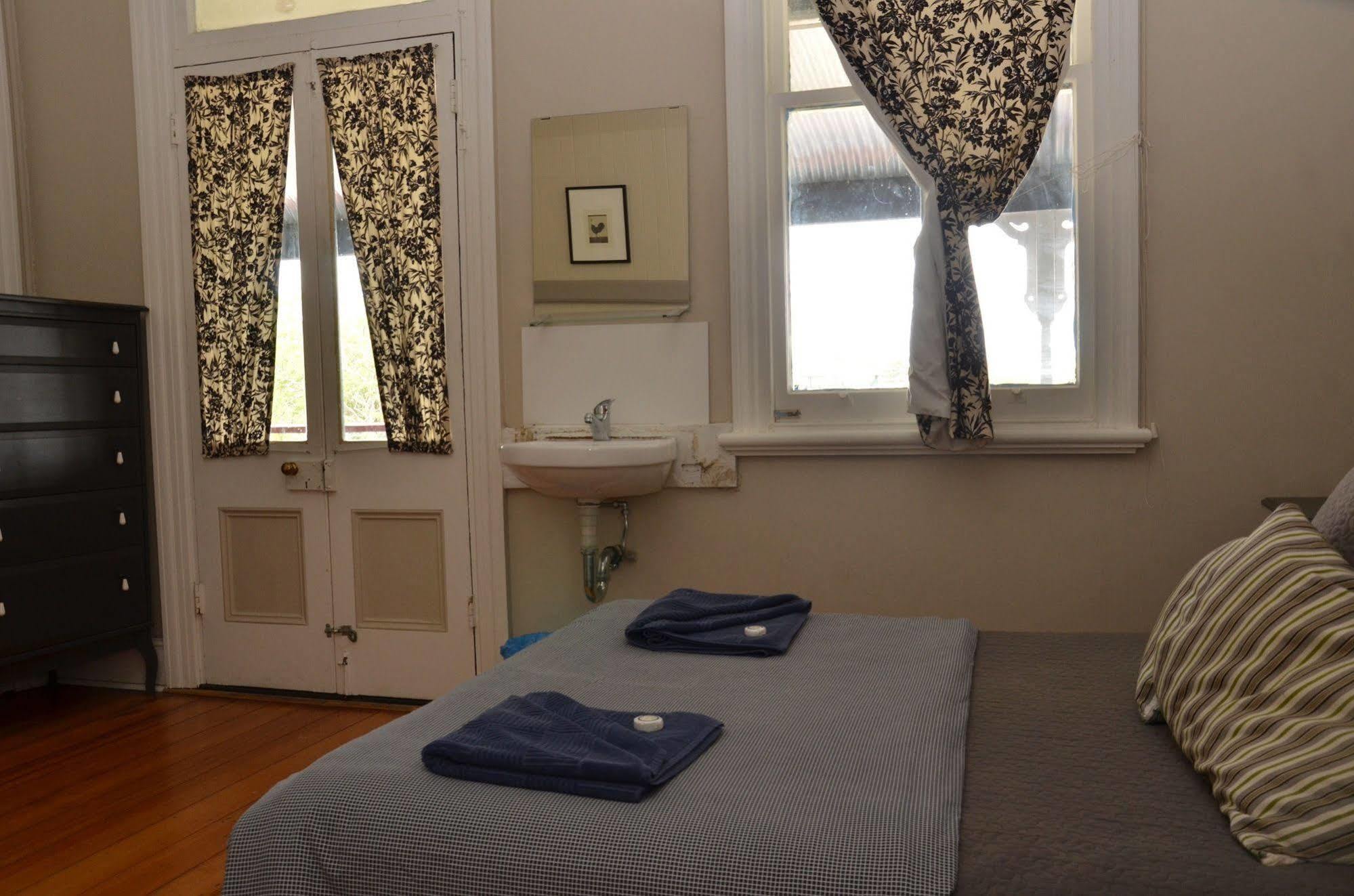 Royal Gatton Hotel Экстерьер фото